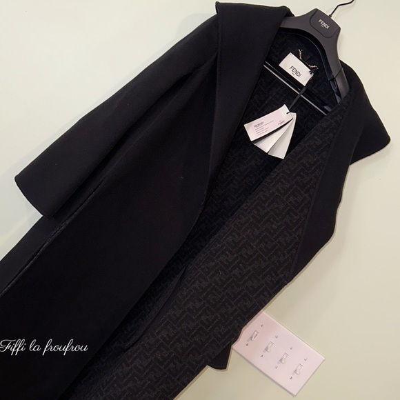 Authentic Fendi wool coat with scarf - Picture 7 of 15